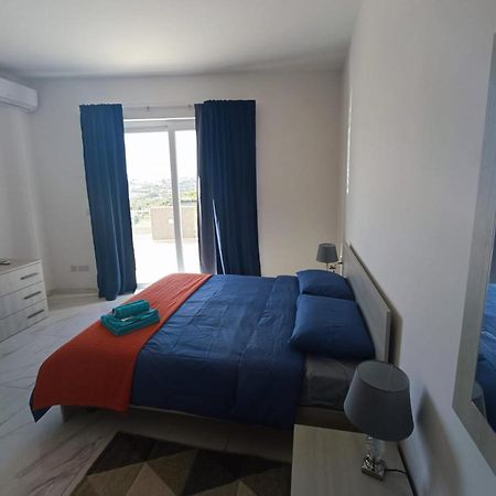 Blu-M Central Qormi Extérieur photo