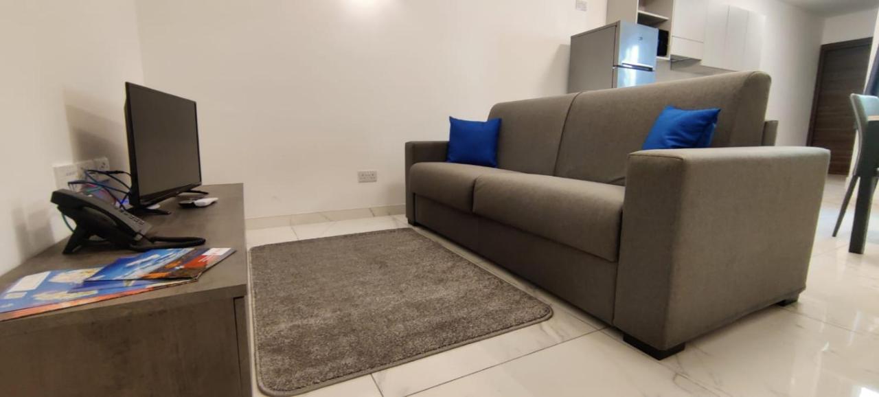 Blu-M Central Qormi Extérieur photo