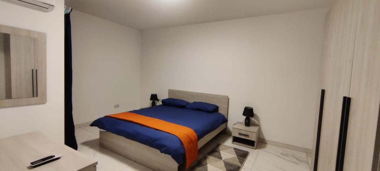 Blu-M Central Qormi Extérieur photo