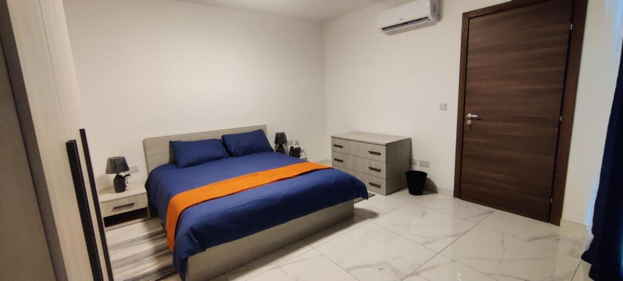 Blu-M Central Qormi Extérieur photo