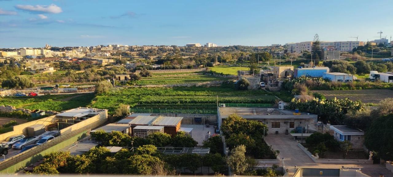 Blu-M Central Qormi Extérieur photo
