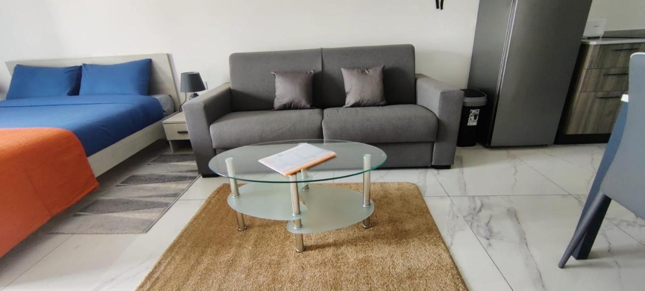 Blu-M Central Qormi Extérieur photo