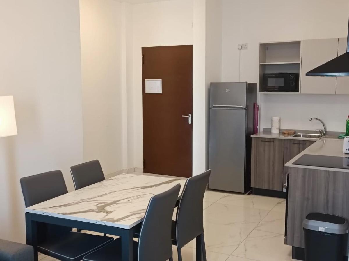 Blu-M Central Qormi Extérieur photo