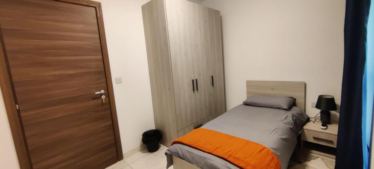 Blu-M Central Qormi Extérieur photo