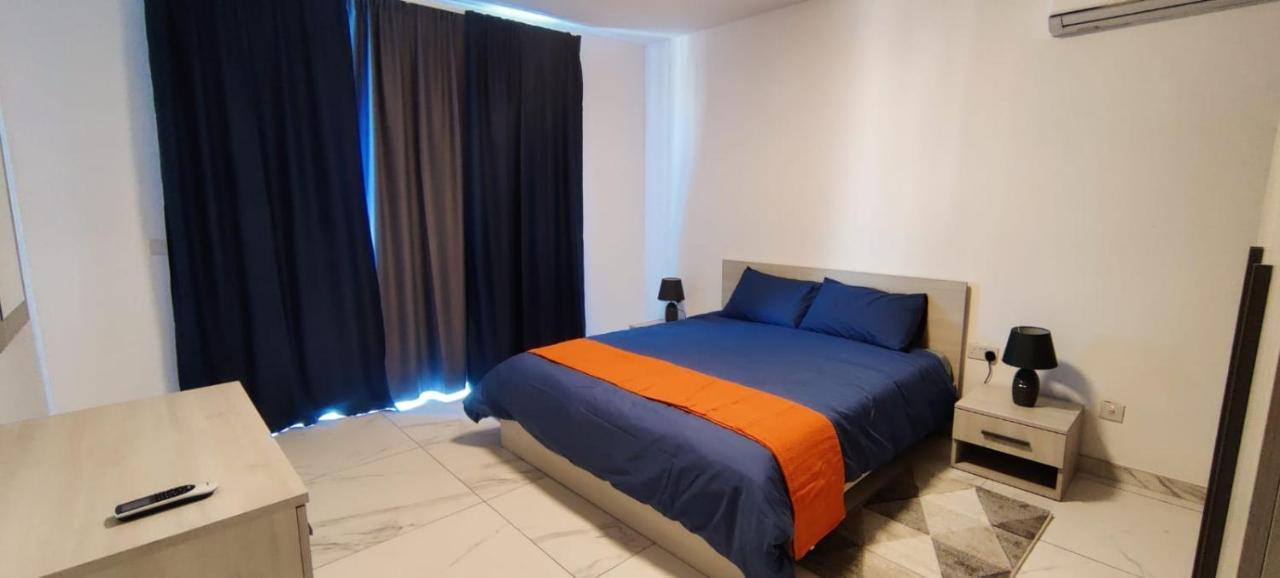 Blu-M Central Qormi Extérieur photo