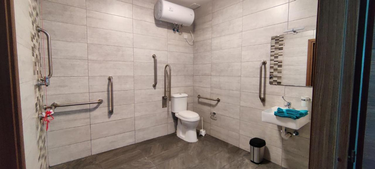 Blu-M Central Qormi Extérieur photo