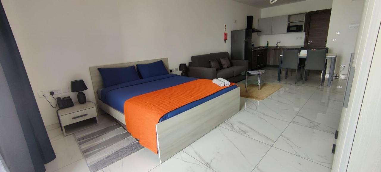 Blu-M Central Qormi Extérieur photo