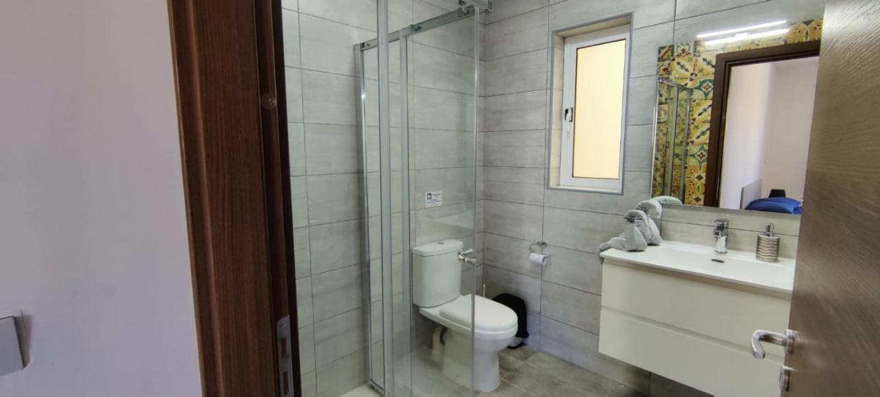 Blu-M Central Qormi Extérieur photo
