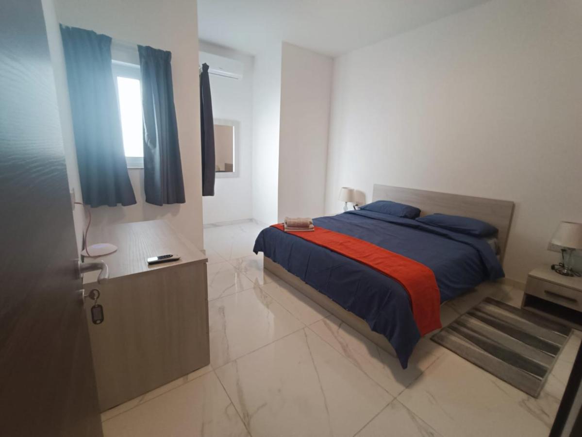Blu-M Central Qormi Extérieur photo