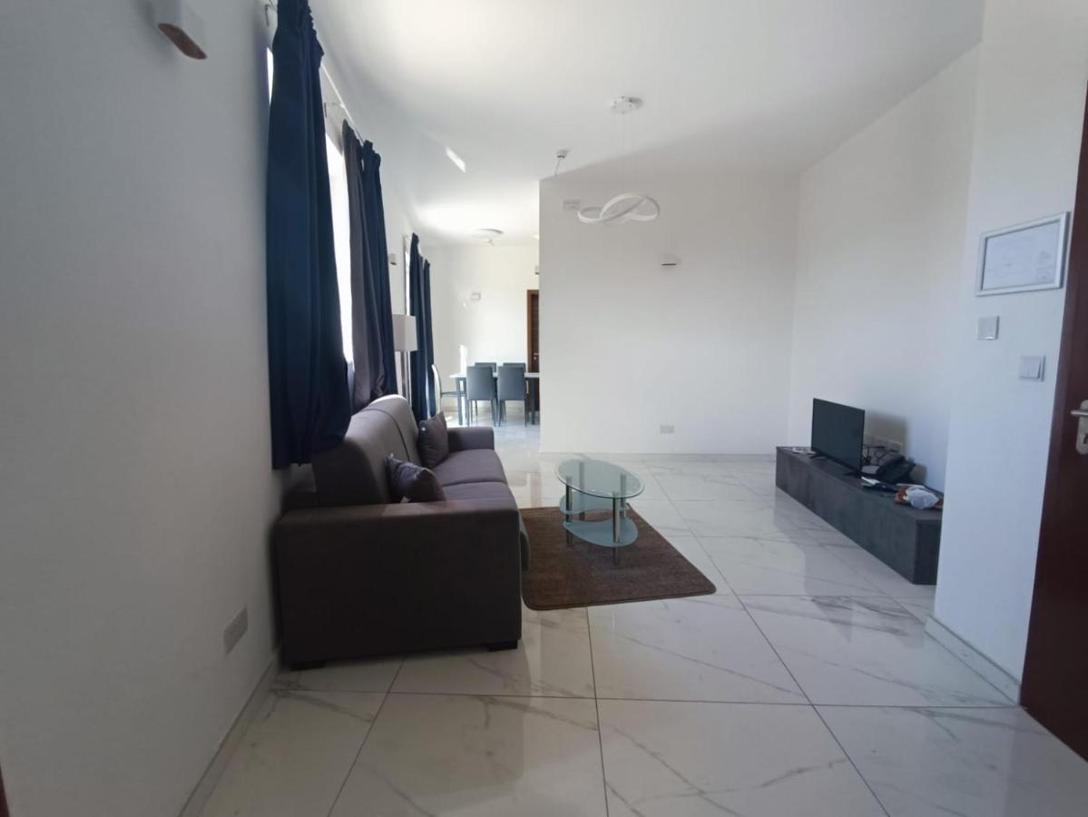 Blu-M Central Qormi Extérieur photo